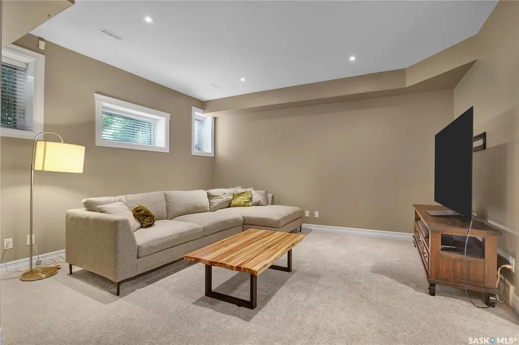 1304 5th Avenue N Saskatoon SK S7K 2S2