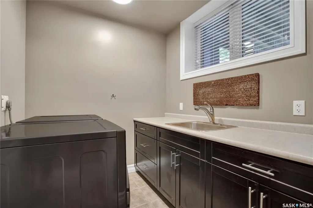 1304 5th Avenue N Saskatoon SK S7K 2S2