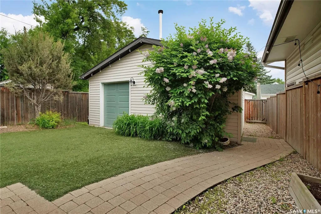 1304 5th Avenue N Saskatoon SK S7K 2S2