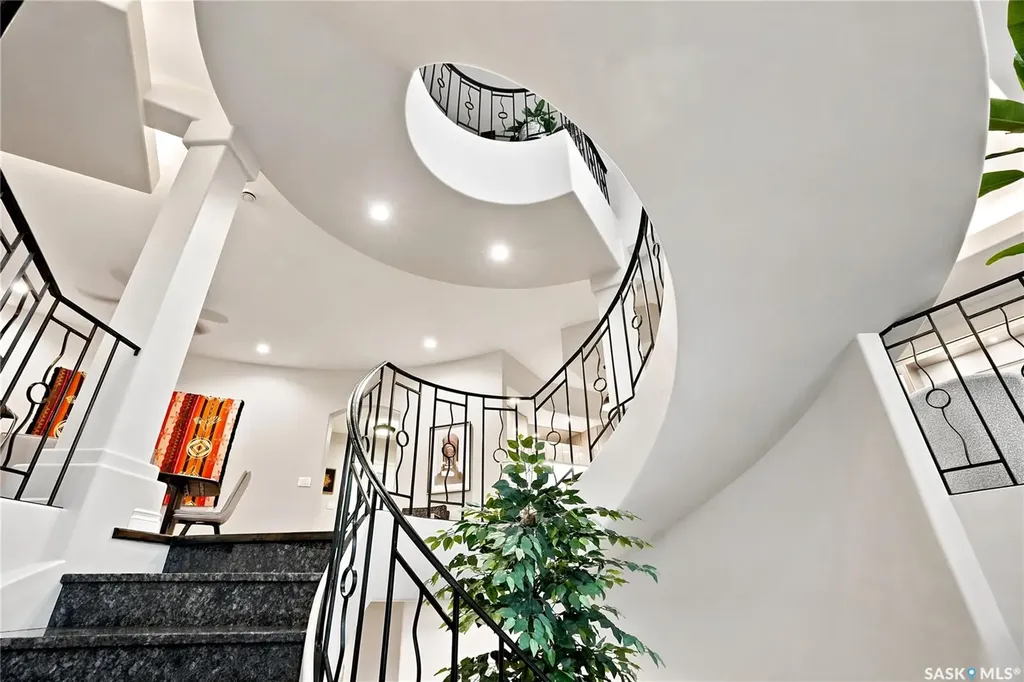 306 Saskatchewan Crescent E Saskatoon SK S7N 0K6