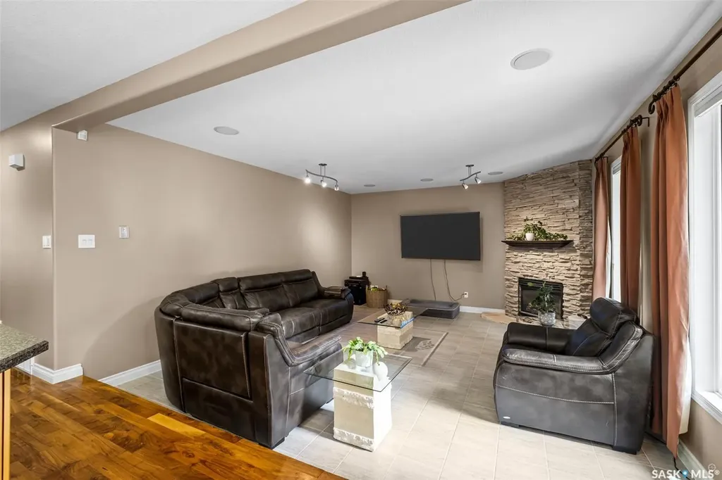 1293 Amos Place Prince Albert SK S6V 7A5