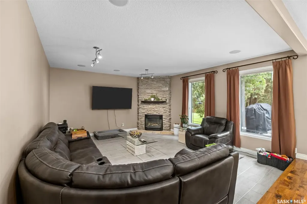 1293 Amos Place Prince Albert SK S6V 7A5
