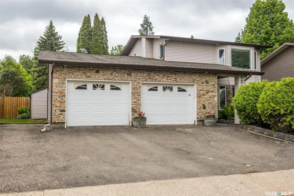 1293 Amos Place Prince Albert SK S6V 7A5