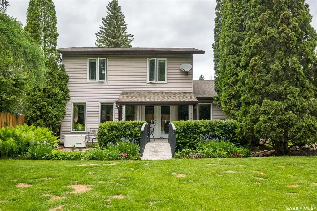1293 Amos Place Prince Albert SK S6V 7A5