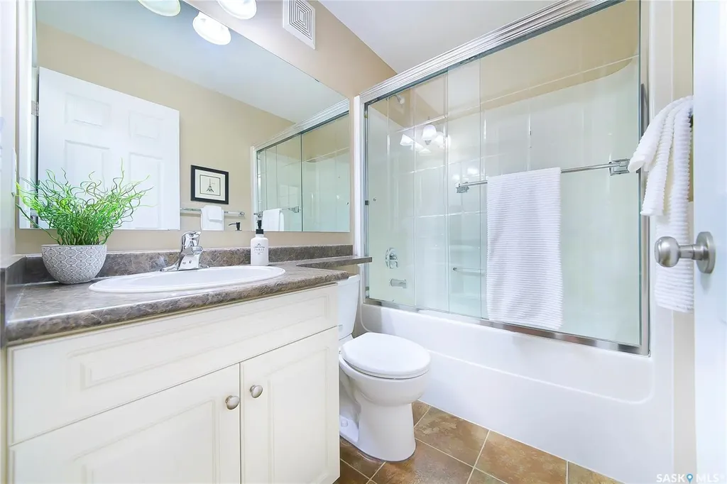 928 Heritage View Saskatoon SK S7H 5T7