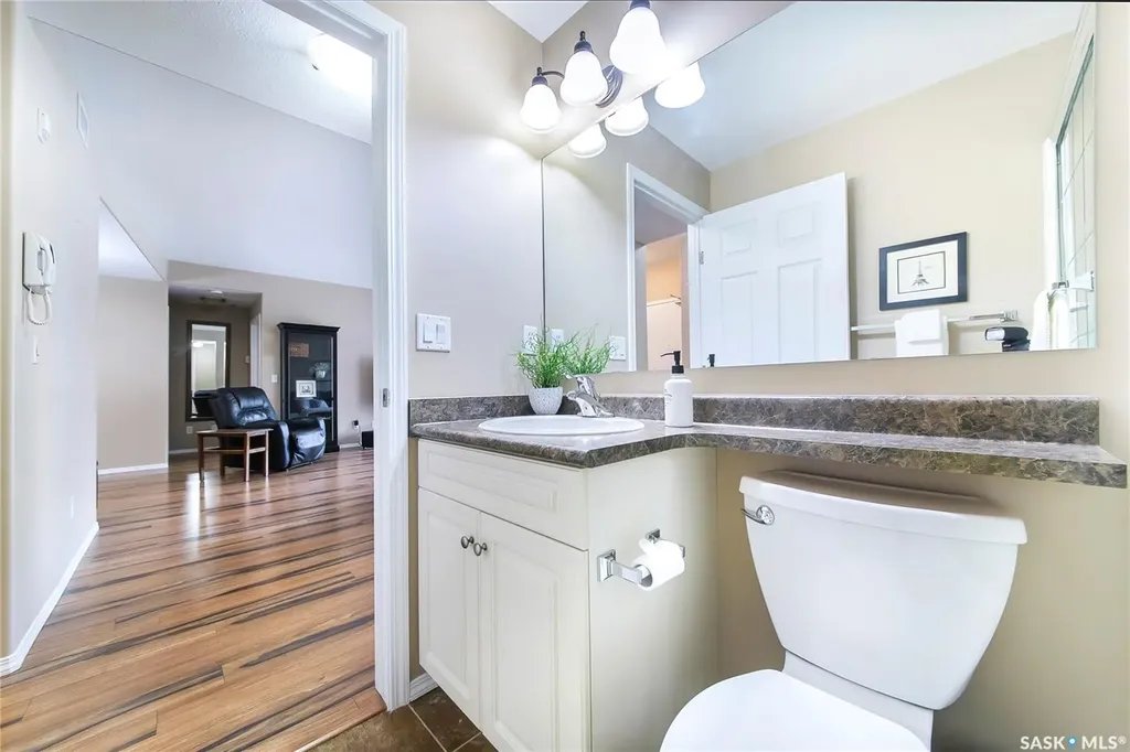 928 Heritage View Saskatoon SK S7H 5T7
