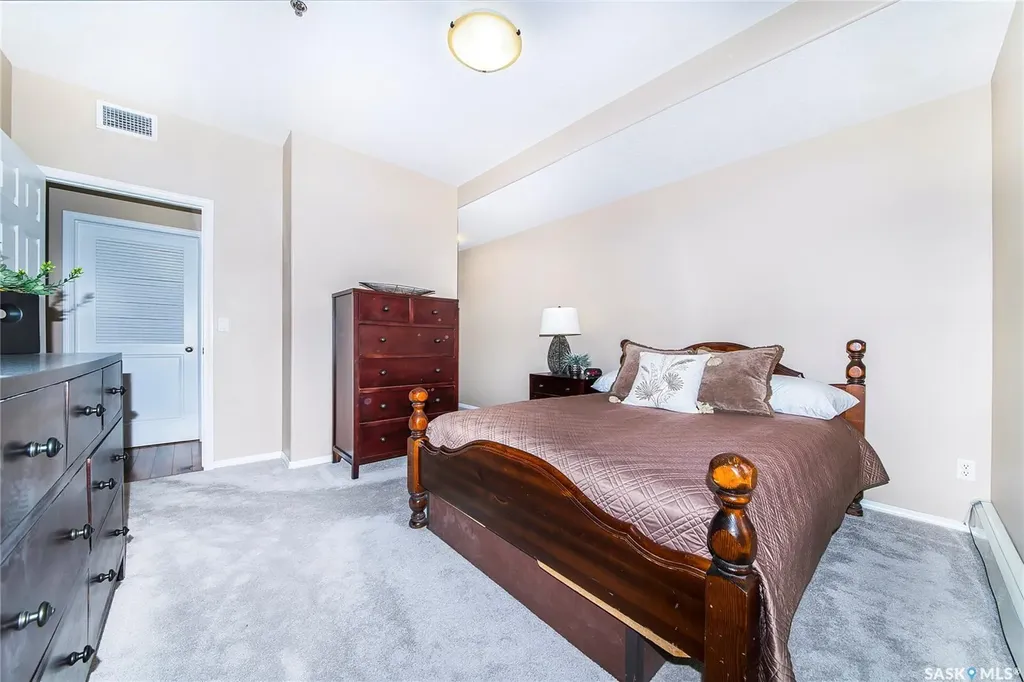 928 Heritage View Saskatoon SK S7H 5T7