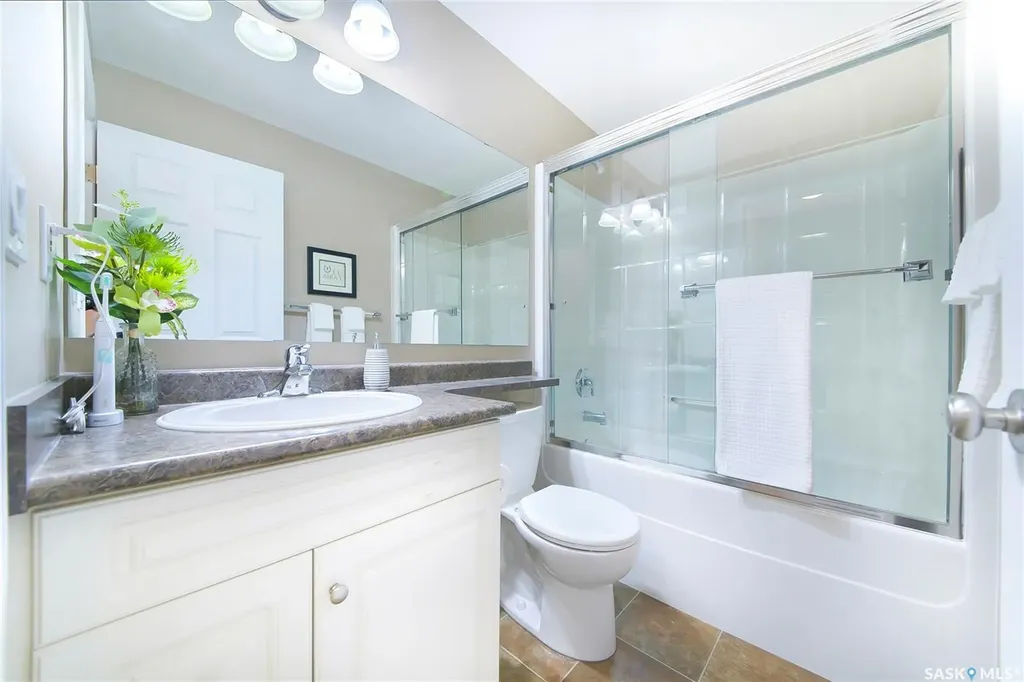 928 Heritage View Saskatoon SK S7H 5T7