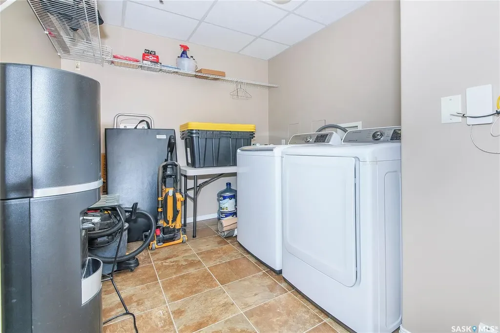928 Heritage View Saskatoon SK S7H 5T7