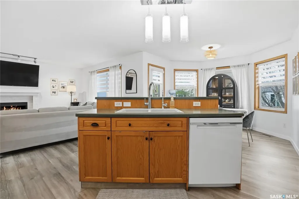 1663 Fenwick Crescent N Regina SK S4X 4N4