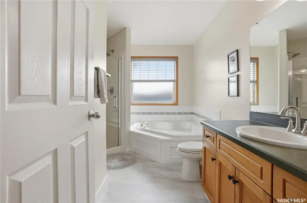 1663 Fenwick Crescent N Regina SK S4X 4N4