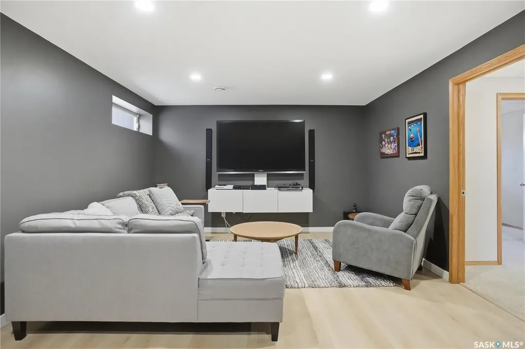1663 Fenwick Crescent N Regina SK S4X 4N4