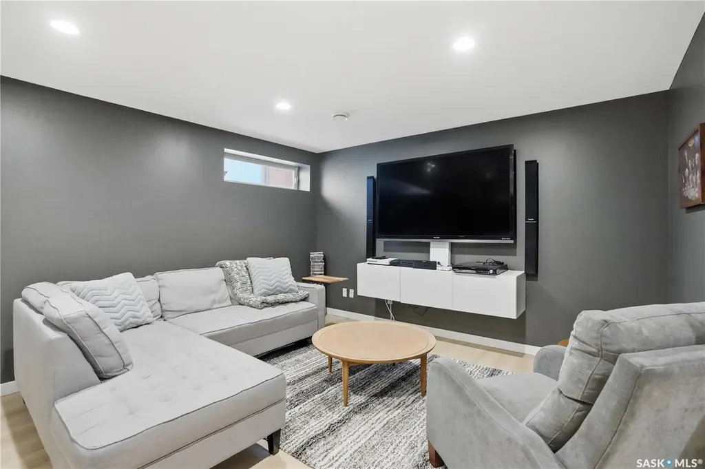 1663 Fenwick Crescent N Regina SK S4X 4N4
