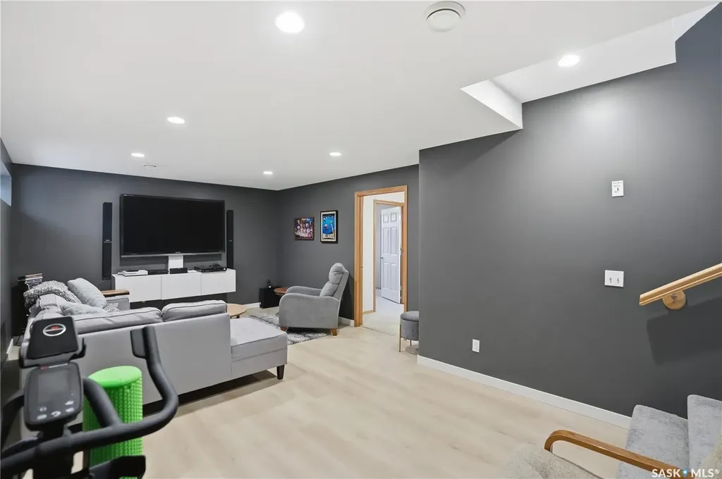 1663 Fenwick Crescent N Regina SK S4X 4N4