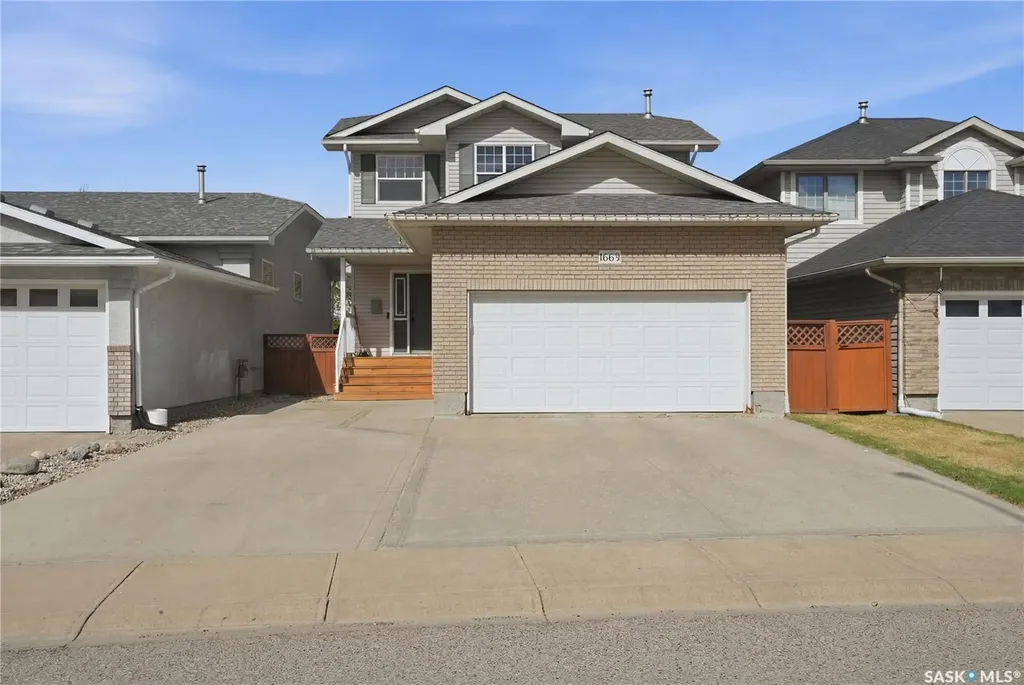 1663 Fenwick Crescent N Regina SK S4X 4N4