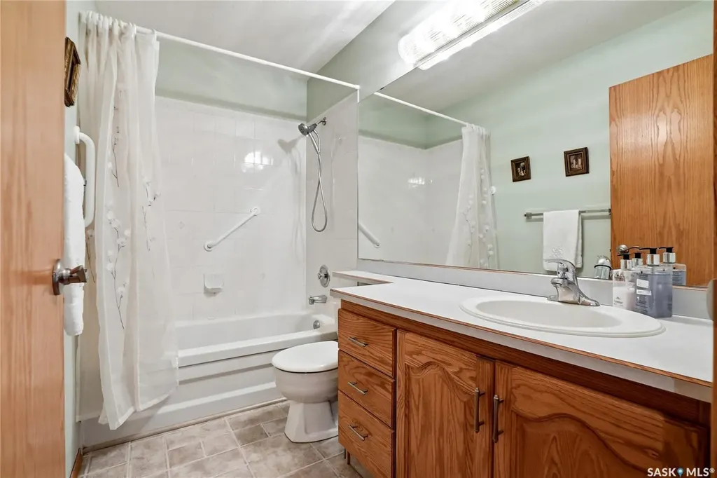 420 Heritage Crescent Saskatoon SK S7H 5P3