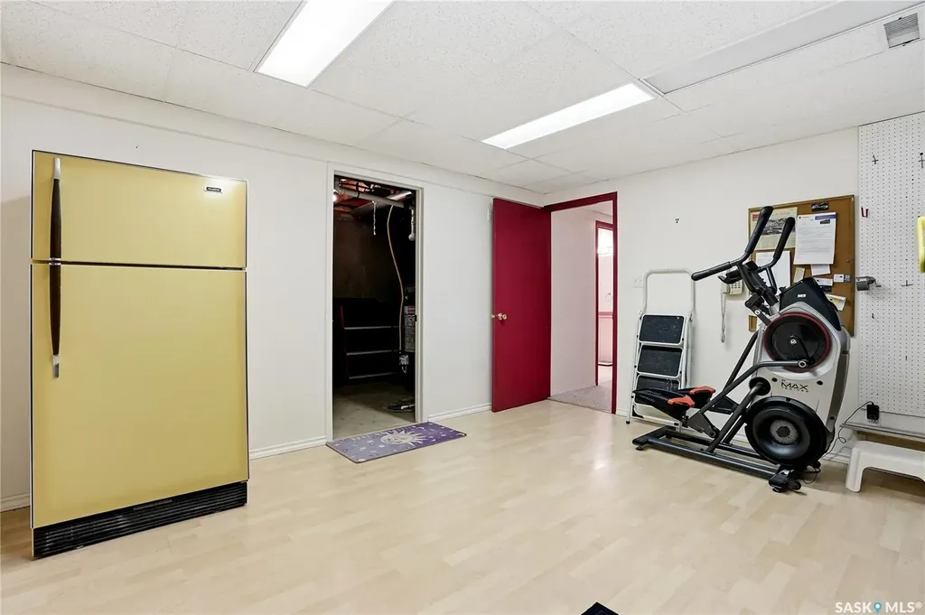 420 Heritage Crescent Saskatoon SK S7H 5P3