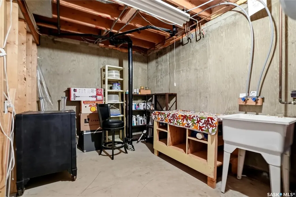 420 Heritage Crescent Saskatoon SK S7H 5P3
