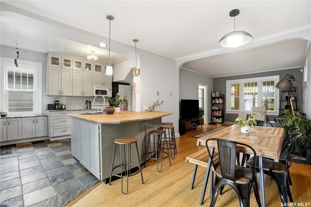 2124 Argyle Street Regina SK S4T 3S9