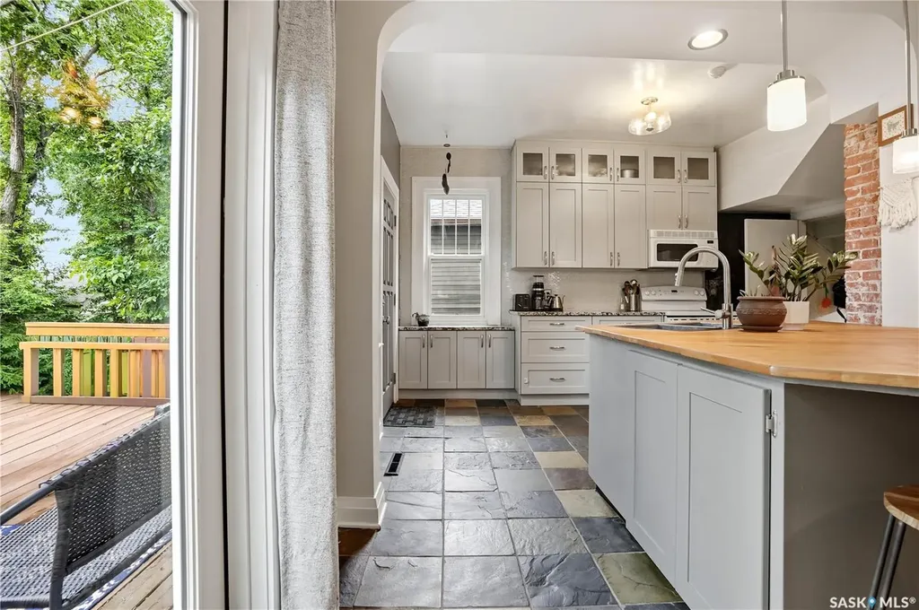 2124 Argyle Street Regina SK S4T 3S9