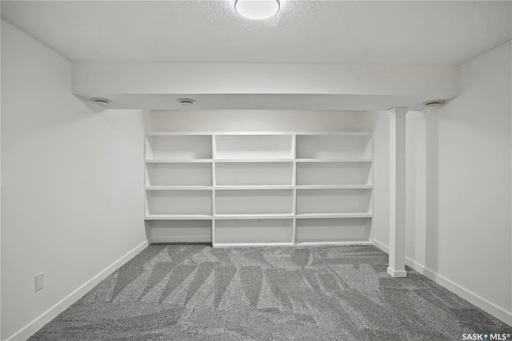 3331 Parkland Drive E Regina SK S4V 1V7