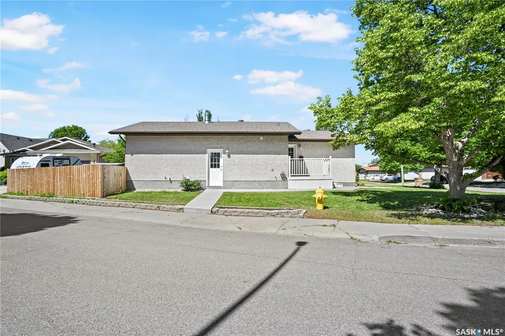 3331 Parkland Drive E Regina SK S4V 1V7
