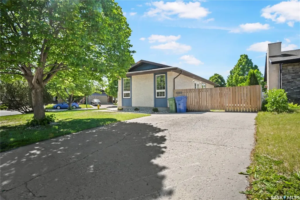 3331 Parkland Drive E Regina SK S4V 1V7