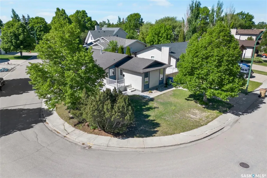 3331 Parkland Drive E Regina SK S4V 1V7