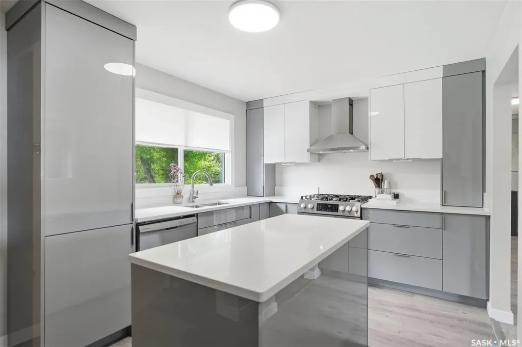 2638 Eastview Saskatoon SK S7J 3G8