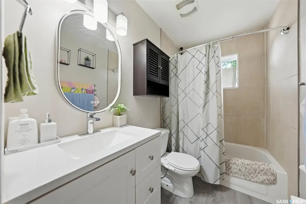 2638 Eastview Saskatoon SK S7J 3G8