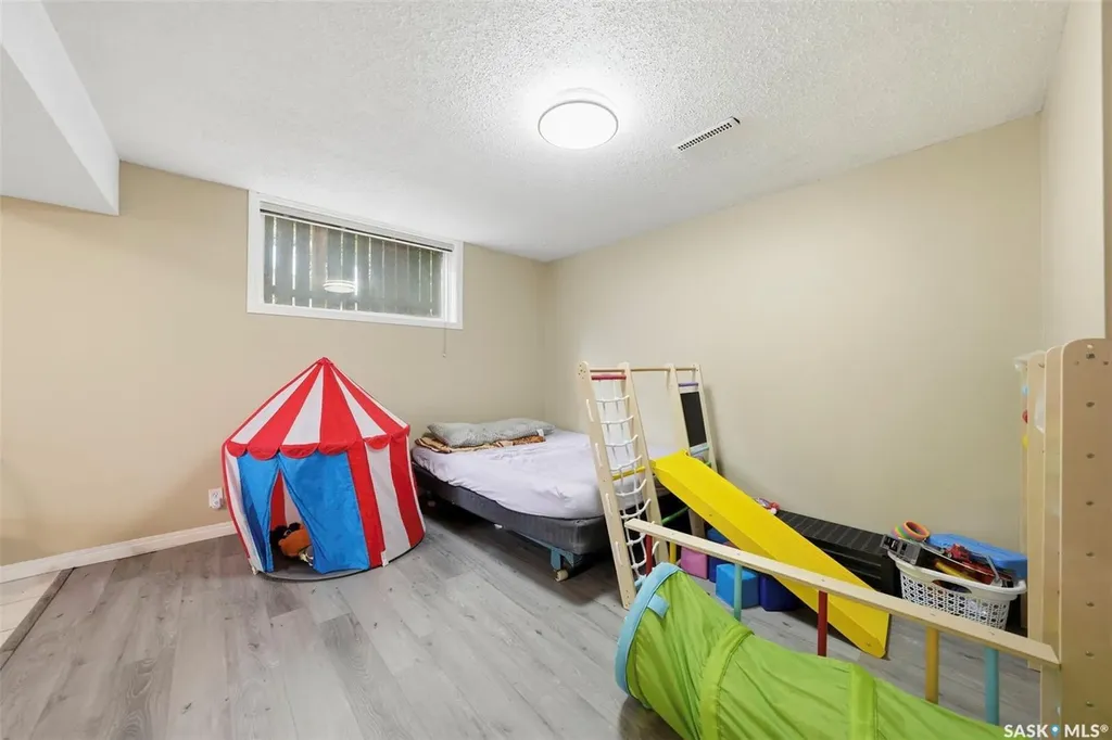 2638 Eastview Saskatoon SK S7J 3G8