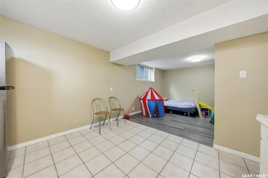 2638 Eastview Saskatoon SK S7J 3G8