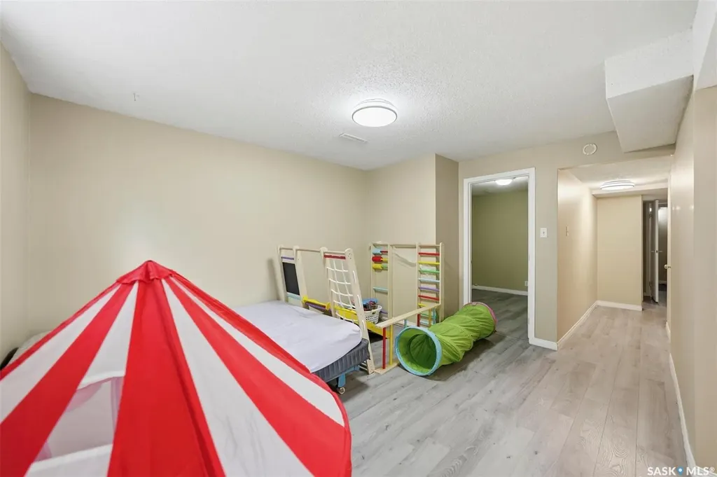 2638 Eastview Saskatoon SK S7J 3G8