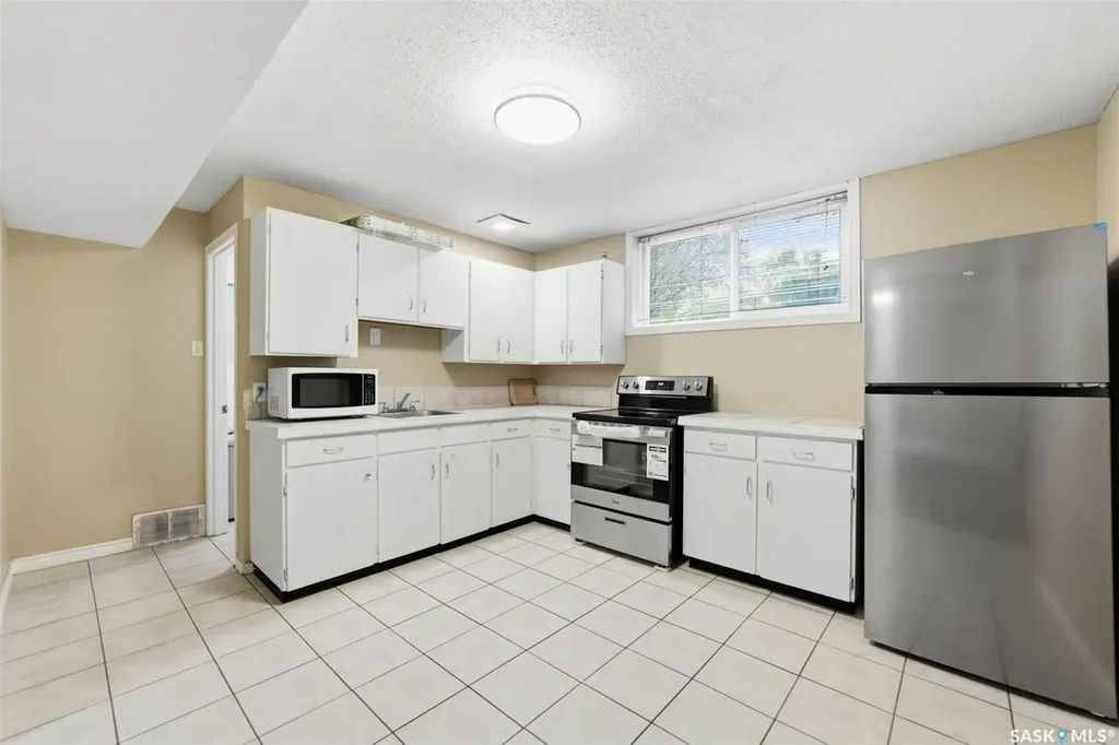 2638 Eastview Saskatoon SK S7J 3G8