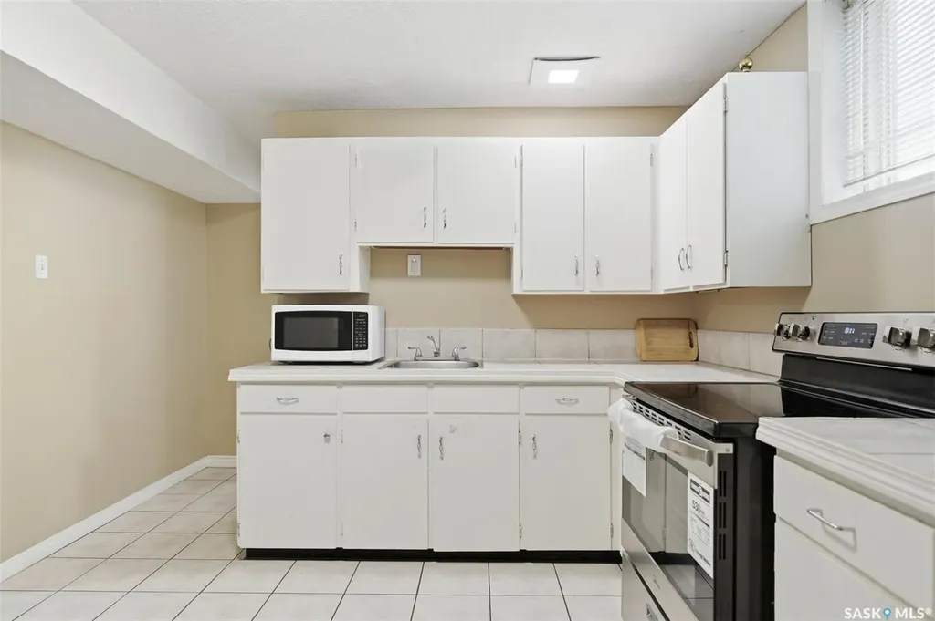 2638 Eastview Saskatoon SK S7J 3G8