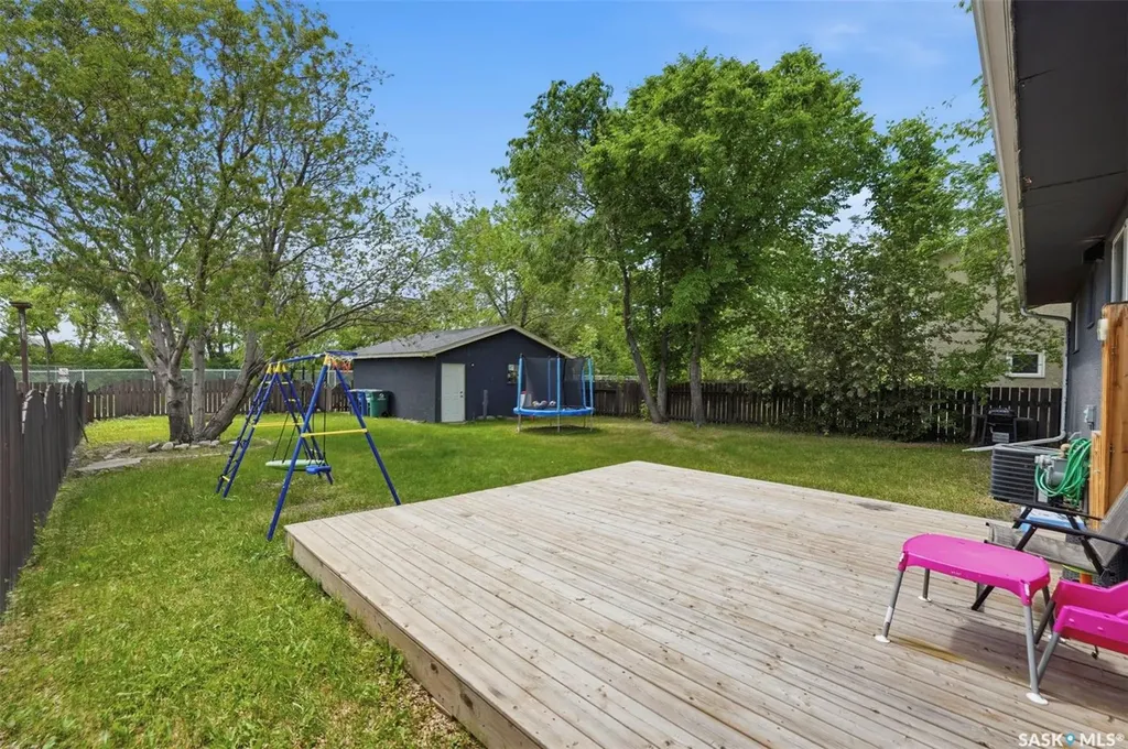 2638 Eastview Saskatoon SK S7J 3G8