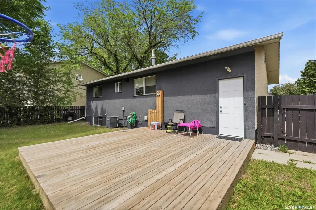 2638 Eastview Saskatoon SK S7J 3G8