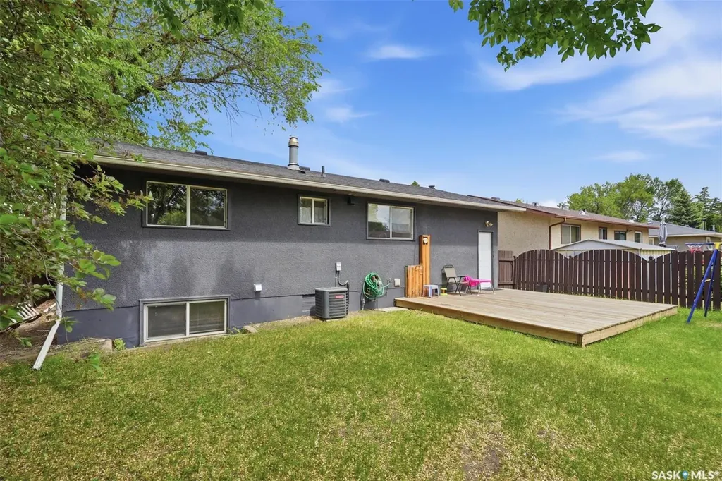 2638 Eastview Saskatoon SK S7J 3G8