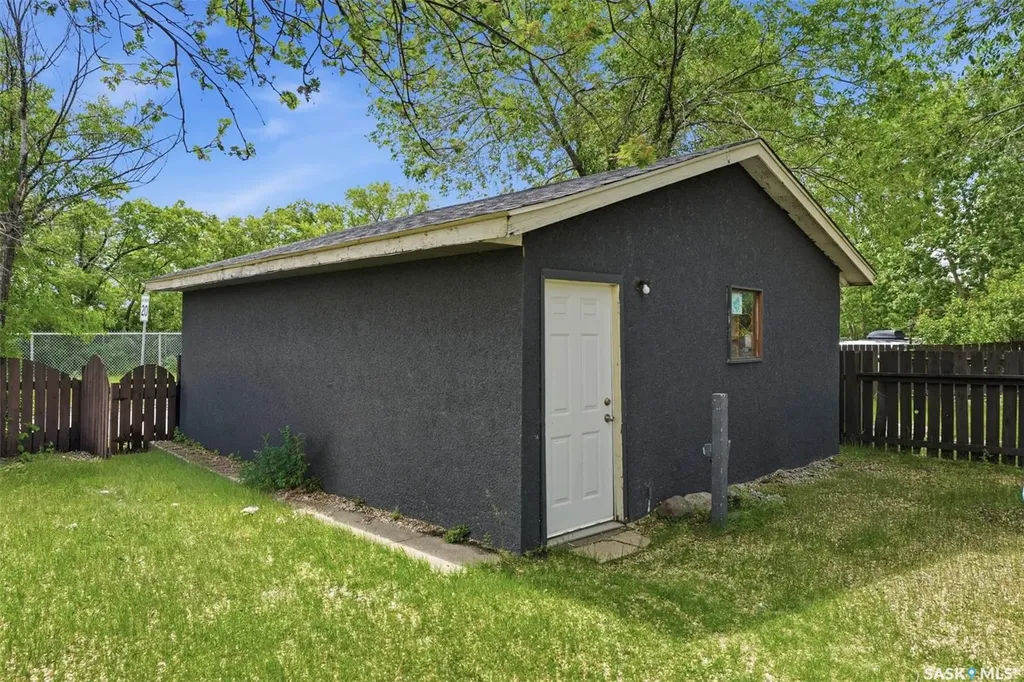 2638 Eastview Saskatoon SK S7J 3G8