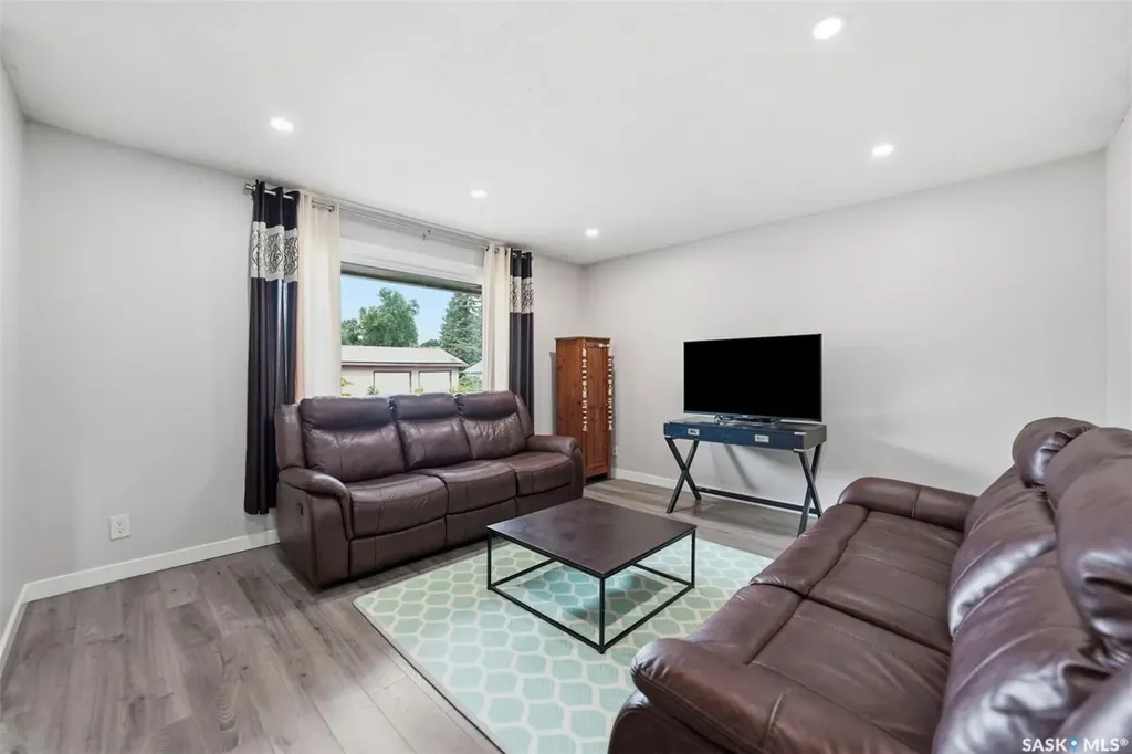 2638 Eastview Saskatoon SK S7J 3G8