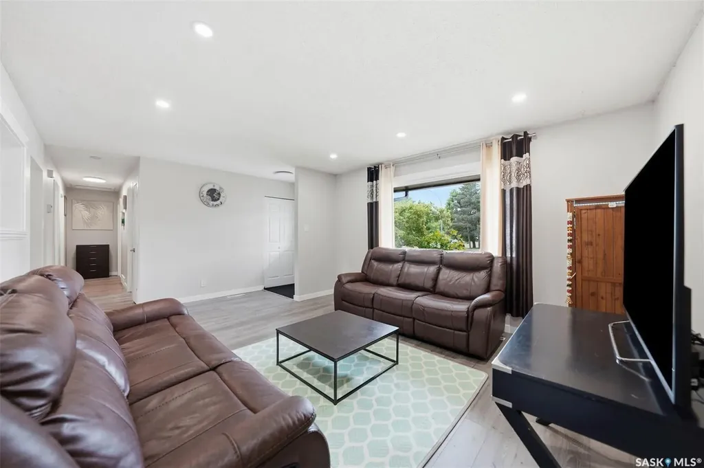 2638 Eastview Saskatoon SK S7J 3G8