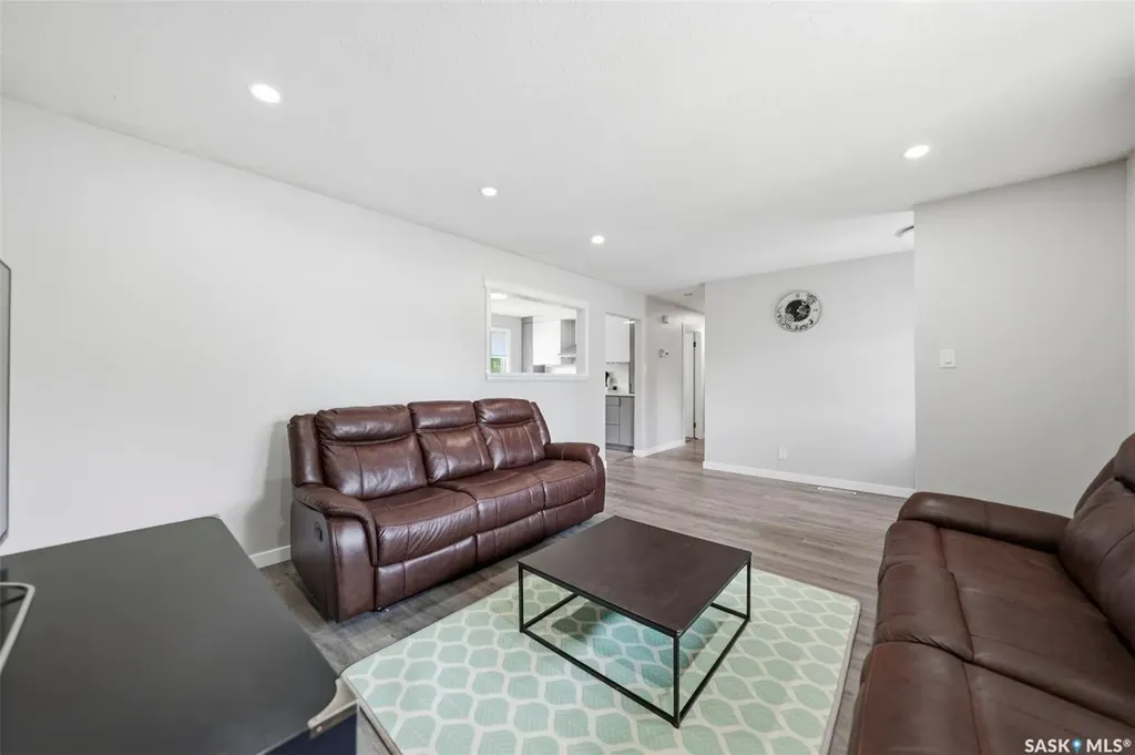 2638 Eastview Saskatoon SK S7J 3G8