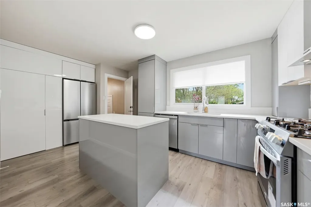 2638 Eastview Saskatoon SK S7J 3G8