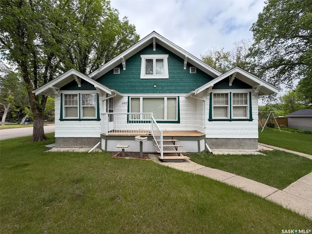 692 2nd Street E Shaunavon SK S0N 2M0