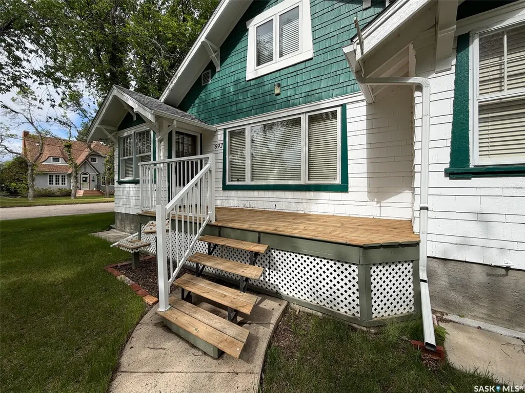 692 2nd Street E Shaunavon SK S0N 2M0