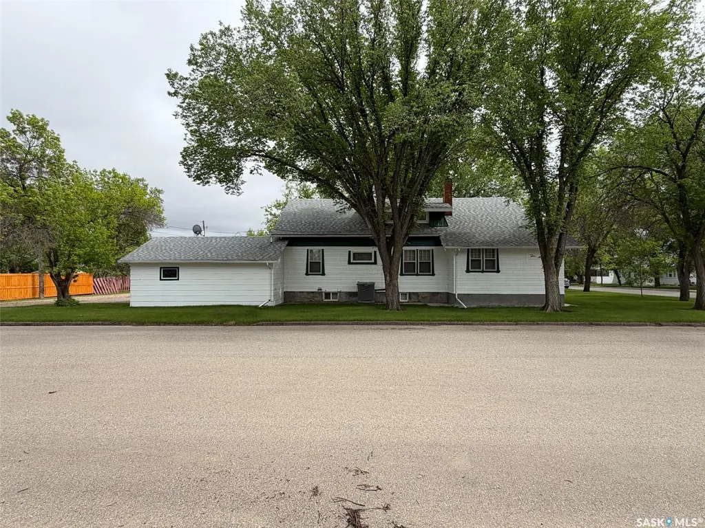 692 2nd Street E Shaunavon SK S0N 2M0