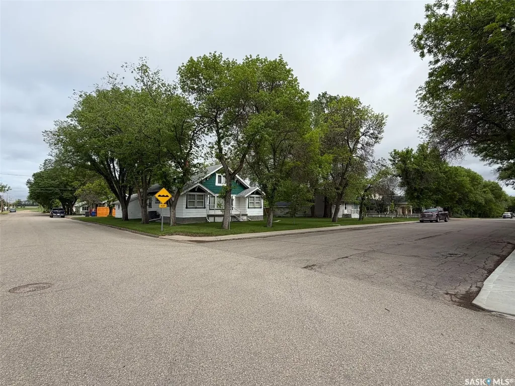 692 2nd Street E Shaunavon SK S0N 2M0