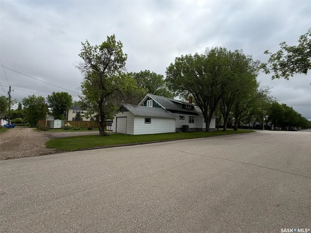 692 2nd Street E Shaunavon SK S0N 2M0