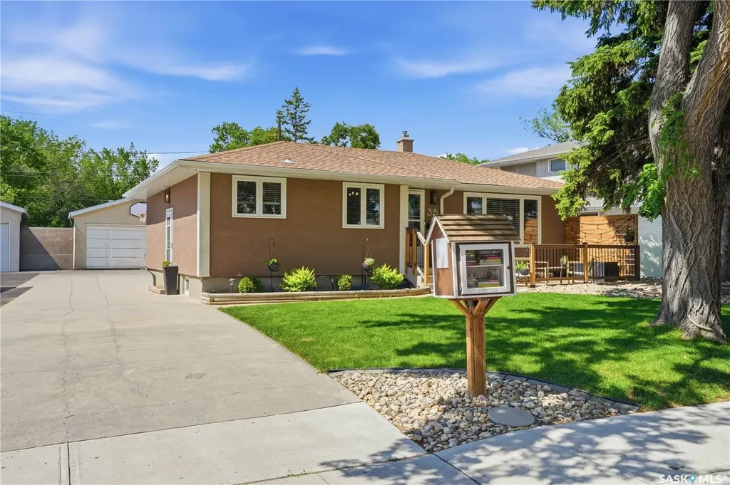 38 Ellison Crescent Regina SK S4R 4V5
