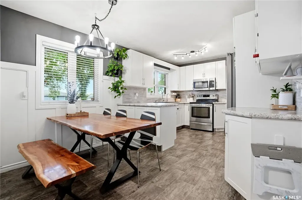 38 Ellison Crescent Regina SK S4R 4V5